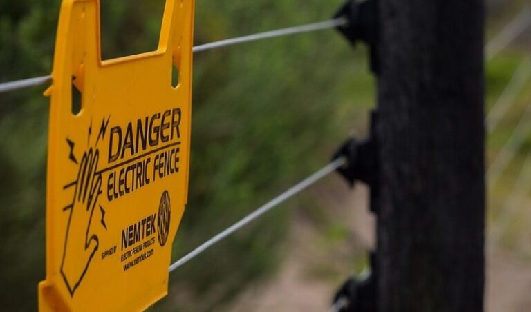 Electric fence repair install contractor paarl wellington riebeek malmesbury franschhoek stellenbosch